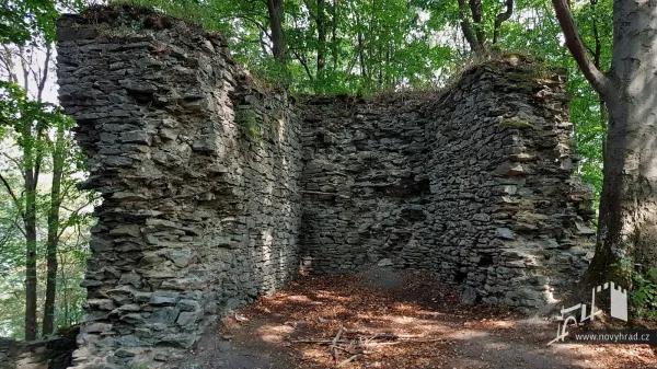 Novy-hrad-vez-B-u-4-brany-010.webp