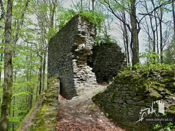 Novy-hrad-vez-B-u-4-brany-012.webp