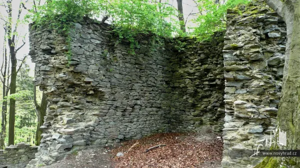 Novy-hrad-vez-B-u-4-brany-014.webp