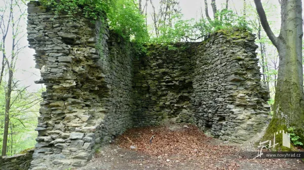 Novy-hrad-vez-B-u-4-brany-015.webp
