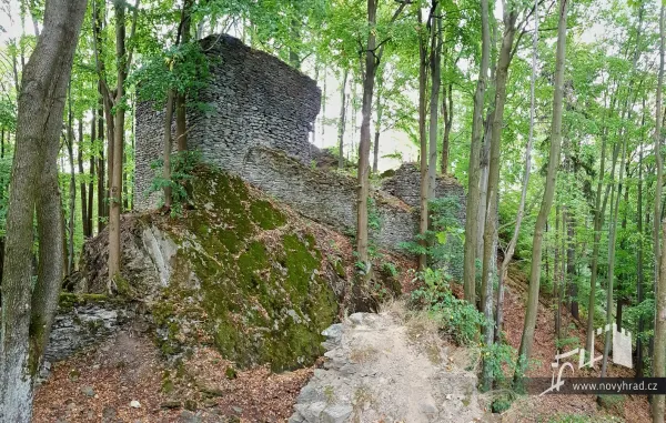 Novy-hrad-vez-B-u-4-brany-017.webp