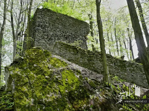 Novy-hrad-vez-B-u-4-brany-023.webp