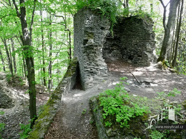 Novy-hrad-vez-B-u-4-brany-028.webp