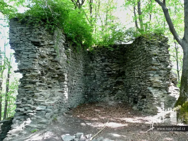 Novy-hrad-vez-B-u-4-brany-031.webp