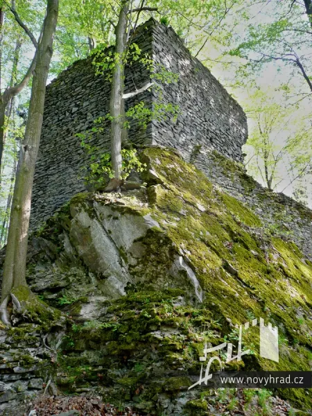 Novy-hrad-vez-B-u-4-brany-033.webp