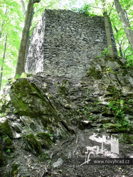 Novy-hrad-vez-B-u-4-brany-034.webp