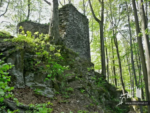 Novy-hrad-vez-B-u-4-brany-035.webp