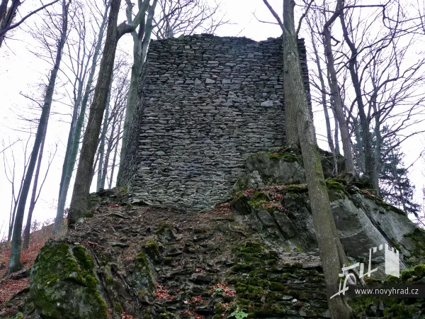 Novy-hrad-vez-B-u-4-brany-037.webp