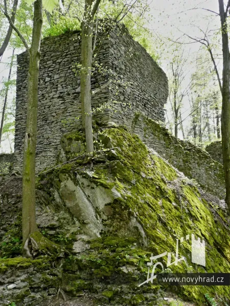 Novy-hrad-vez-B-u-4-brany-40.webp