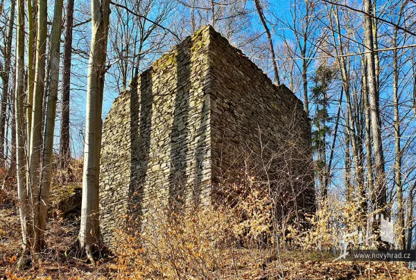 Novy-hrad-vez-C-001.webp