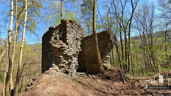 Vež (D) nad 1. bránou