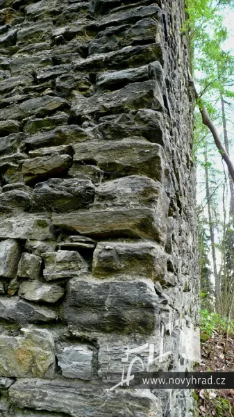 Novy-hrad-vez-D-nad-1-branou-17.webp