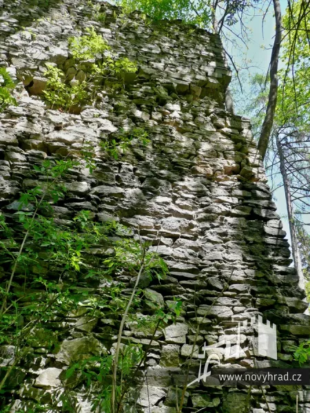 Novy-hrad-vez-D-nad-1-branou-18.webp