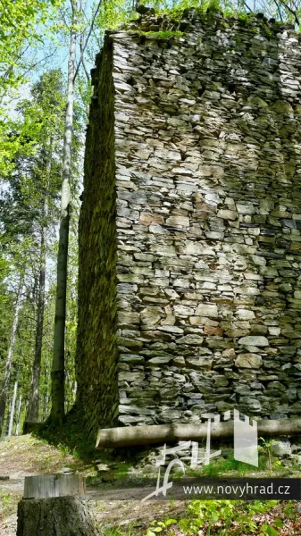 Novy-hrad-vez-E-jizni-17.webp