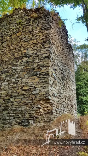 Novy-hrad-vez-E-jizni-19.webp