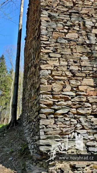 Novy-hrad-vez-E-jizni-20.webp