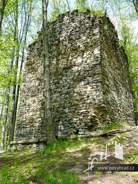 Novy-hrad-vez-E-jizni-22.webp