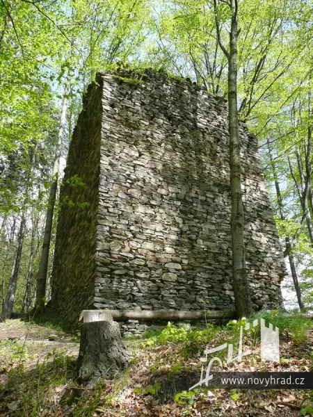 Novy-hrad-vez-E-jizni-24.webp