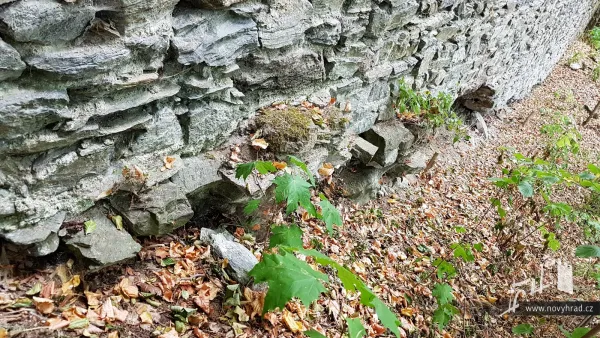Novy-hrad-vychodni-hradba-44.webp