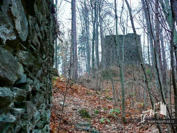 Novy-hrad-vychodni-hradba-48.webp