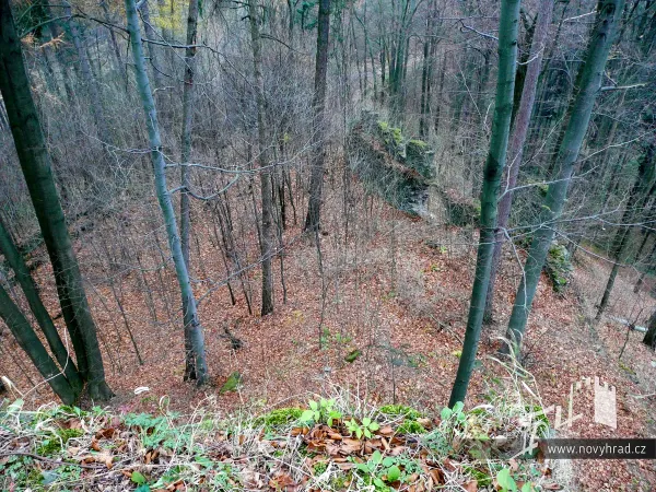 Novy-hrad-vychodni-hradba-49.webp