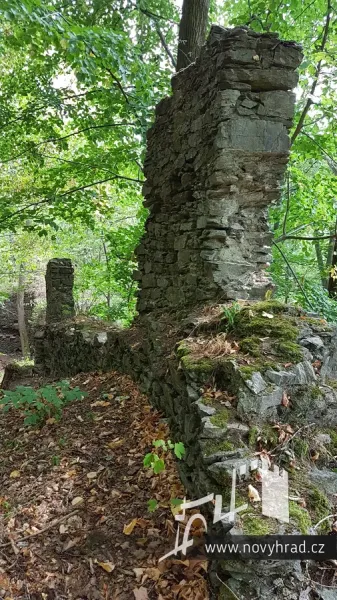 Novy-hrad-vychodni-hradba-19.webp