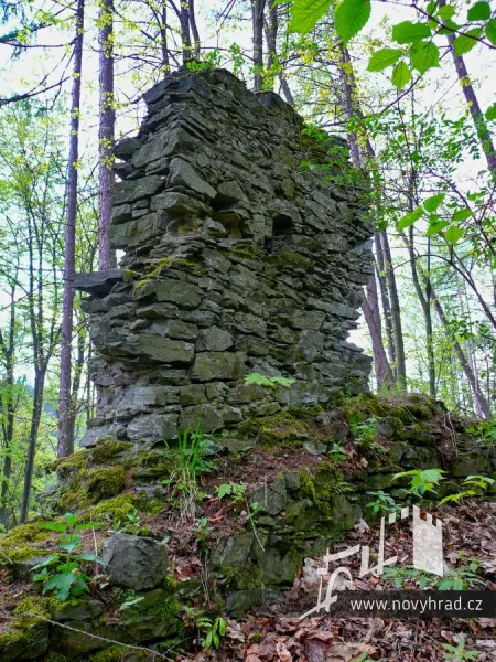 Novy-hrad-vychodni-hradba-20.webp